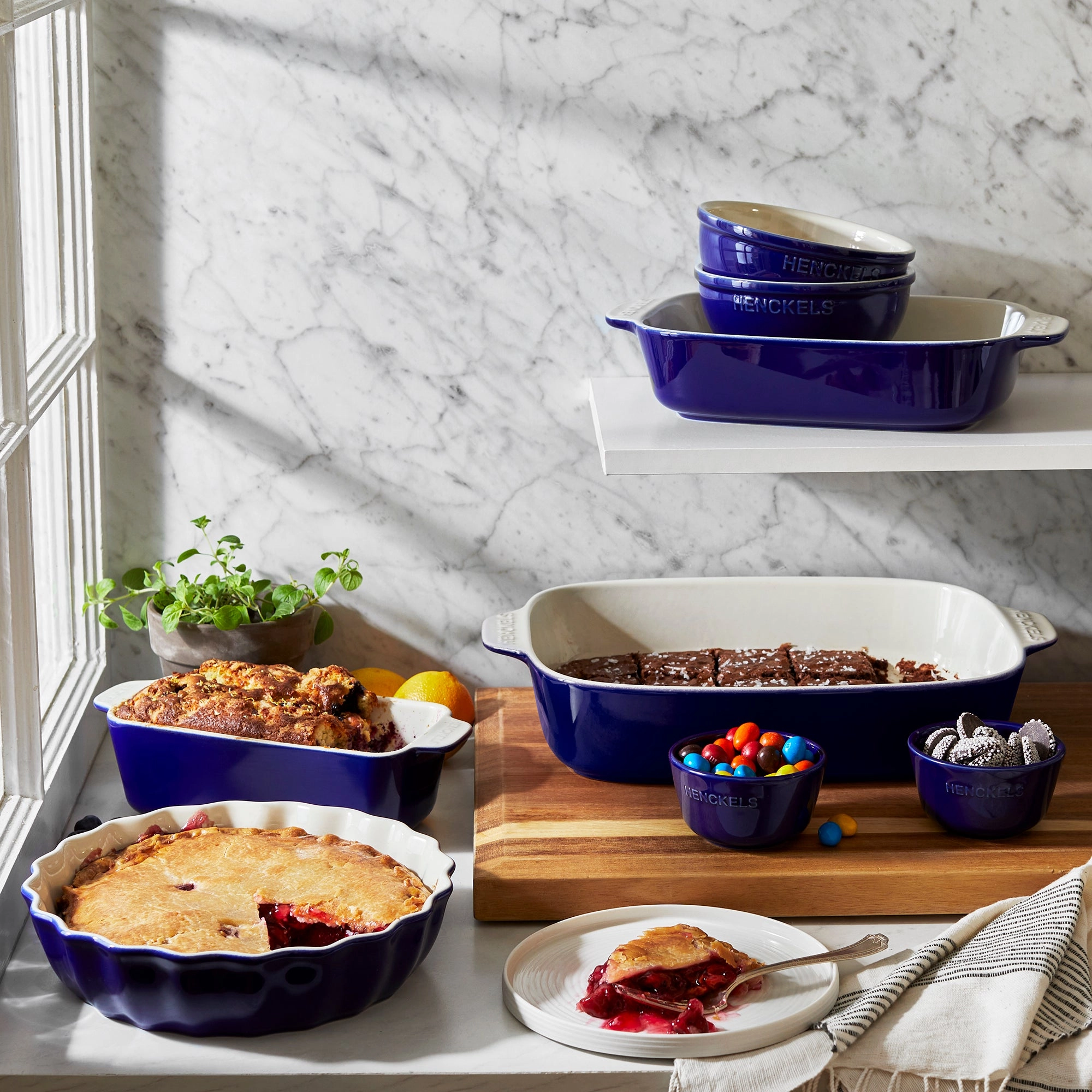 HENCKELS Ceramic 8-pc Mixed Bakeware & Serving Set