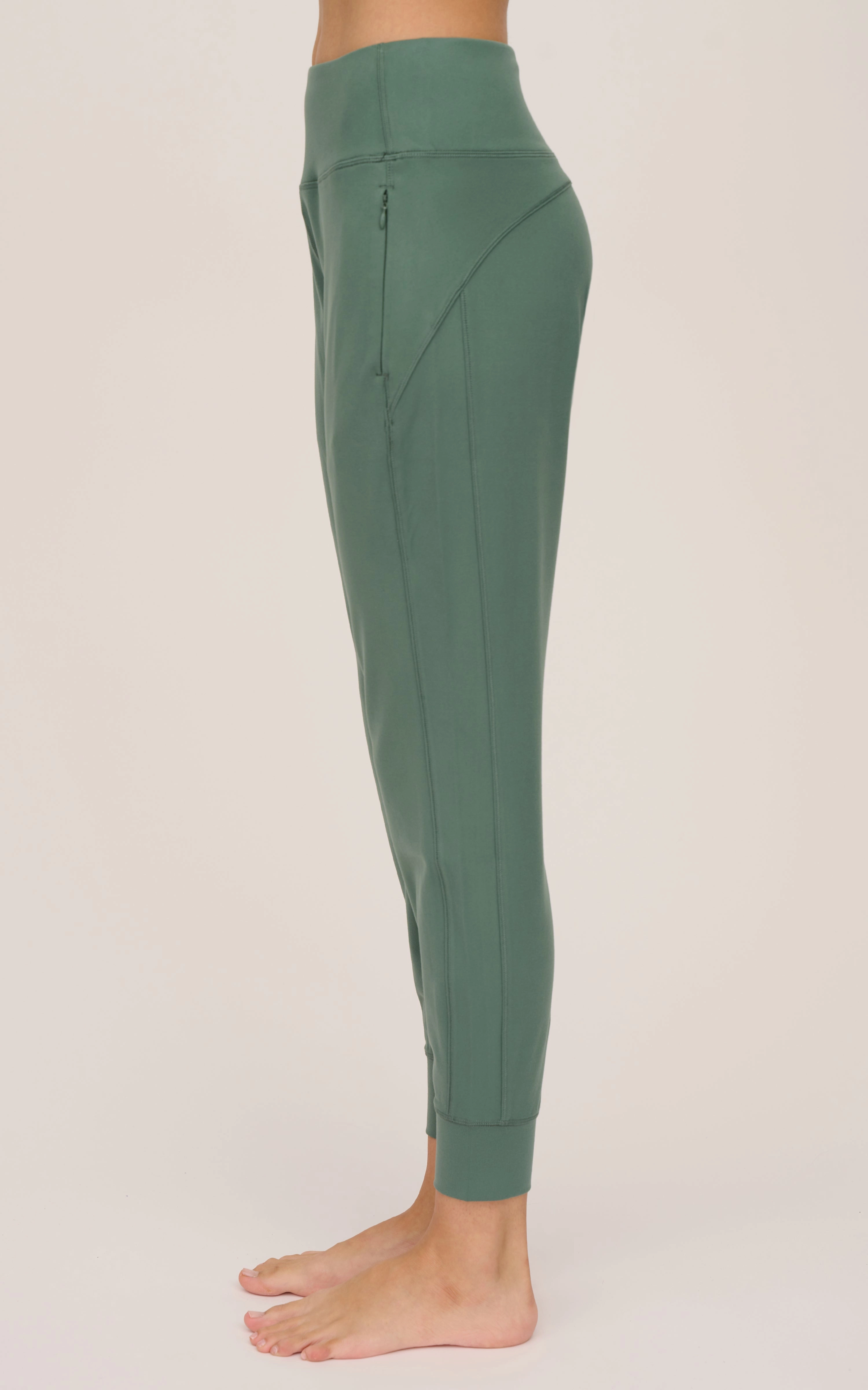 Interlock Zipper Pockets Greenwich Jogger