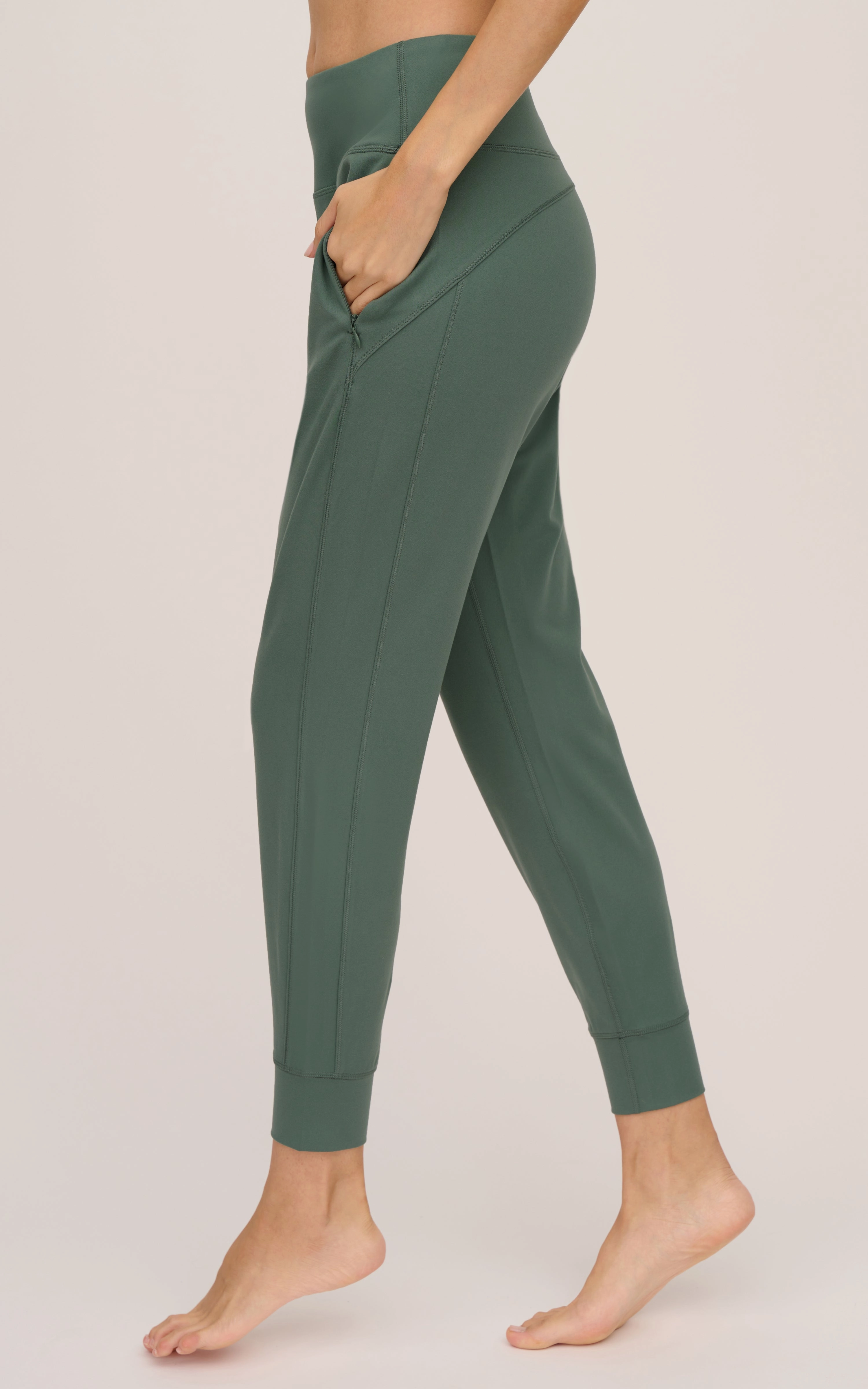 Interlock Zipper Pockets Greenwich Jogger