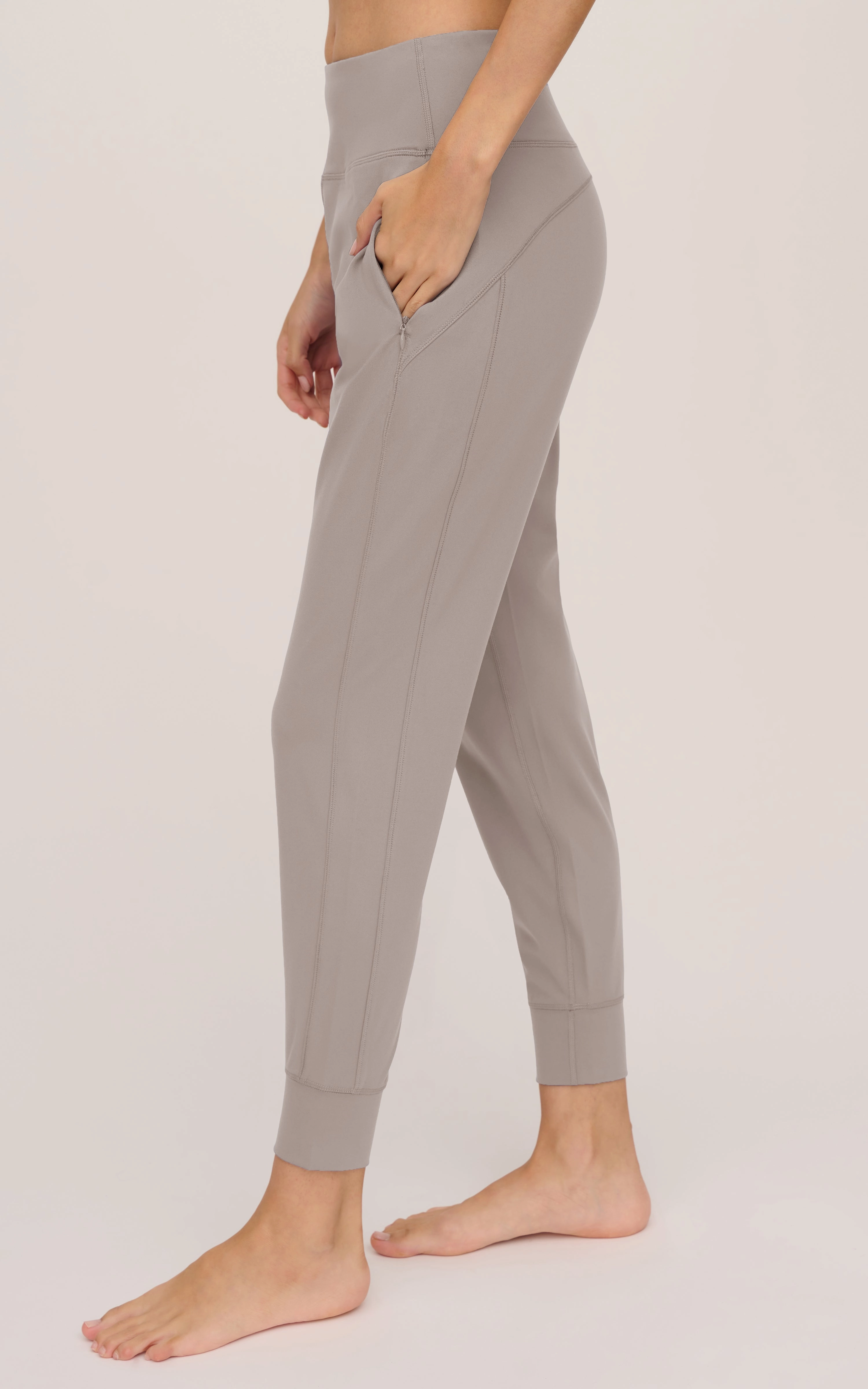 Interlock Zipper Pockets Greenwich Jogger