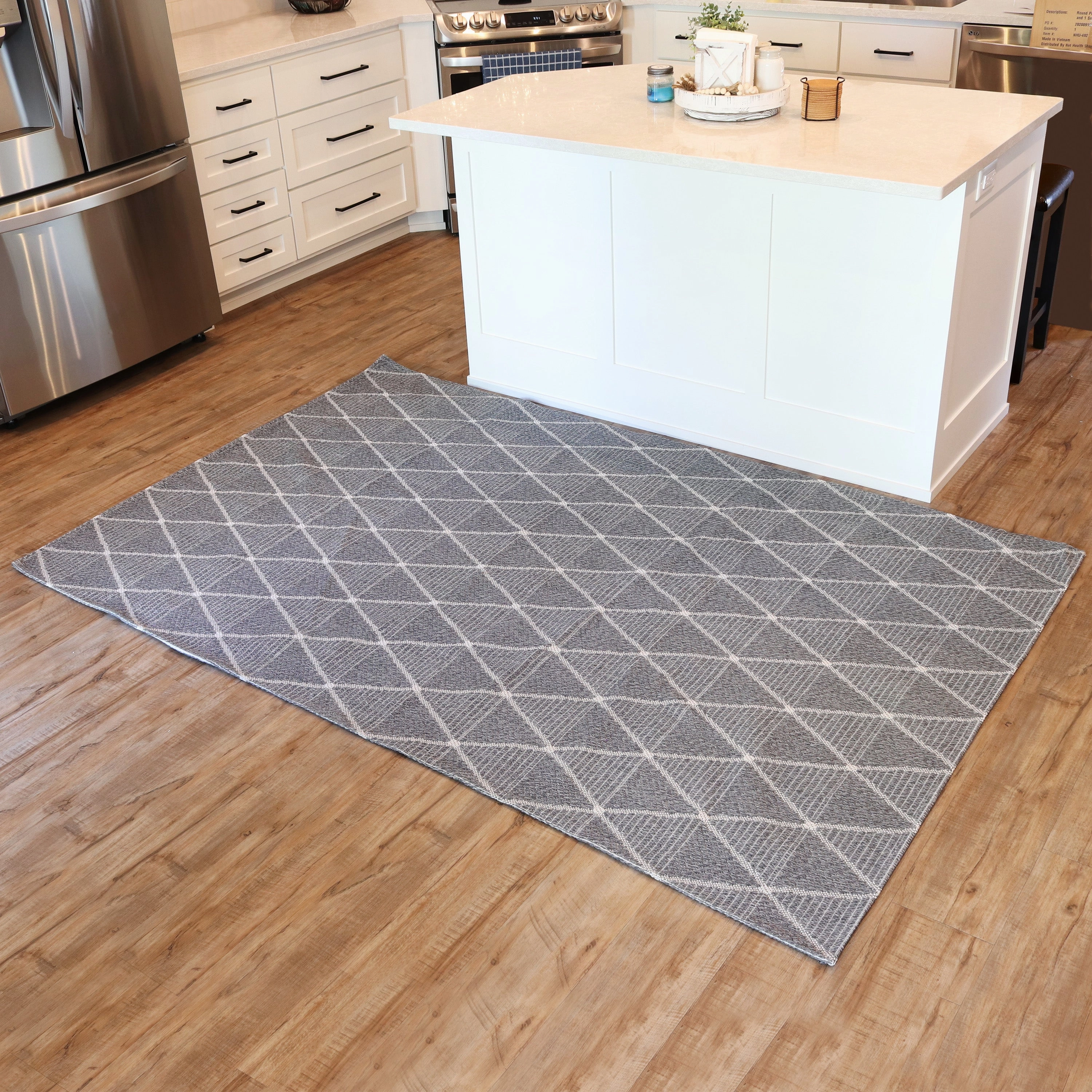 Sunnydaze Lattice Perfection Indoor Area Rug in Charcoal - 5 Ft. x 7 Ft.